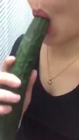 這個騷貨自慰到爽爽