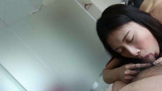 帶女友回公寓口交 
