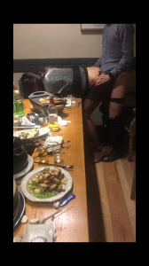 絕對真實！精彩！黑絲老婆被單男們帶去飯店