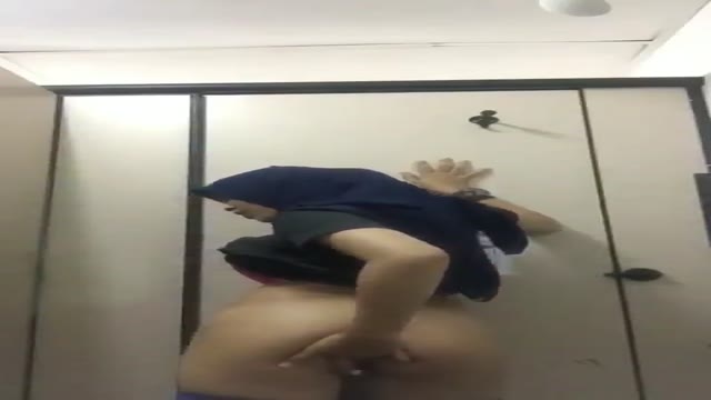包頭印尼妹在廁所自拍自慰