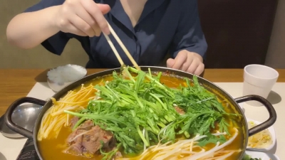 在飯店撩真空少婦，忍不住帶到酒店開操