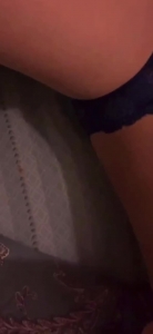 穿睡衣戴紫色内褲隔壁還有她姐姐在超刺激