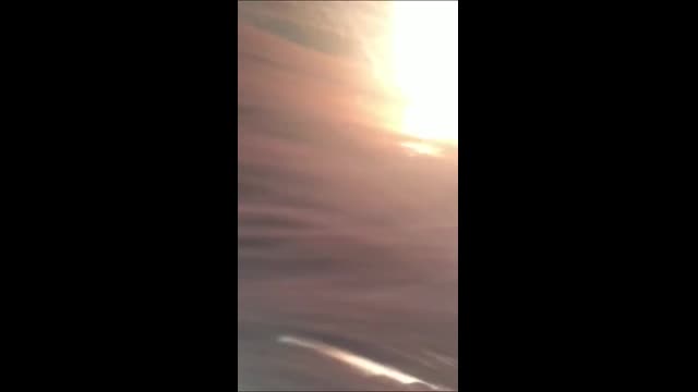 激情車震！大白天到荒郊野外開著車門%%%！人妻開啟飢渴的開關：老公大力點！ 