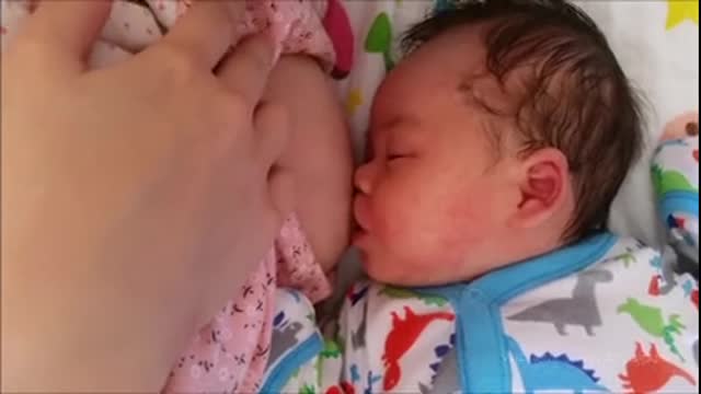 [高清]年輕人妻母乳喂奶自拍-第46天 