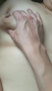 老公出差打工，騷逼來我家受精