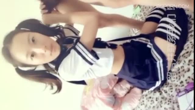 18歲學生妹制服調教！小母狗真聽話！