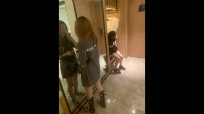 真實雙飛少婦姐妹花，閨蜜在邊上看我草她（求收藏收藏，5星評價！）