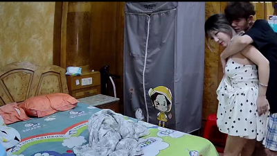 在旁邊看着老婆被朋友操，露臉激情（還有作品看簡界）