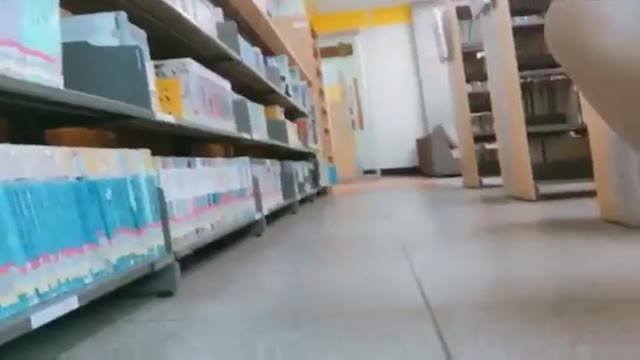 小妹圖書館發騷