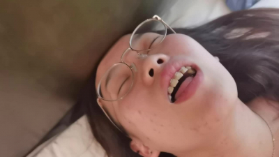 看看18歲大一小騷貨被操高潮的表情