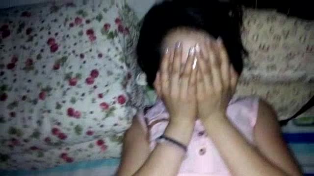 直腿小美女忍不住让哥哥干他 